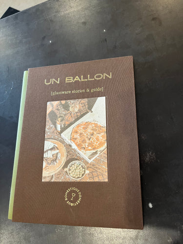 Un Ballon (Glassware Stories & Guide) by Rebekah Pineda